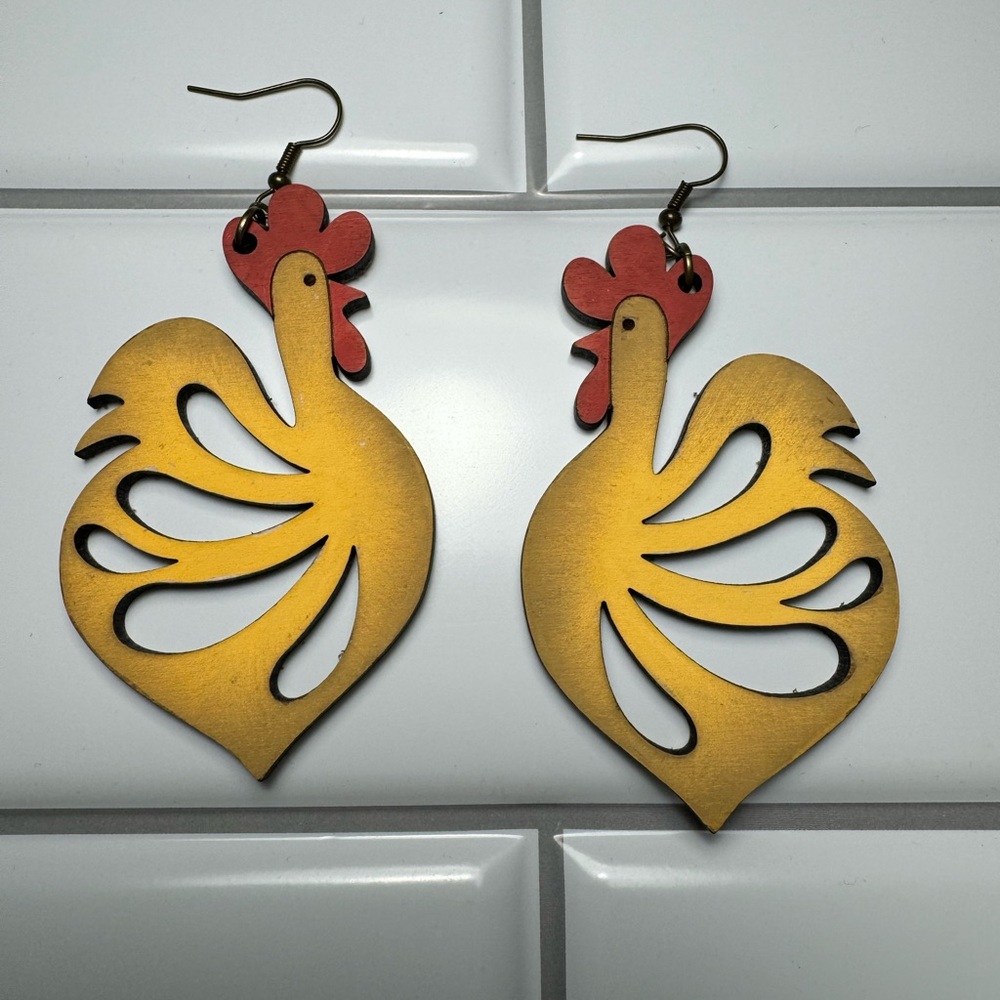1 pair of wooden rooster/chicken earrings